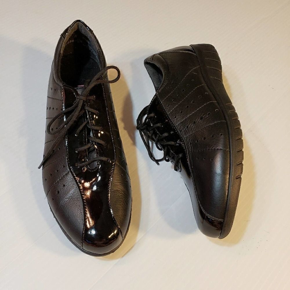 Munro Sport Black Oxfords Patent Leather size 7N